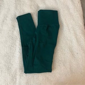 *SOLD* Dark green scrunch bum leggings